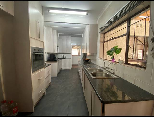 5 BEDROOM HOUSE FOR SALE IN JACKAROO PARK